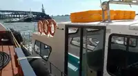 Tàu chở thủy thủ đoàn để bán