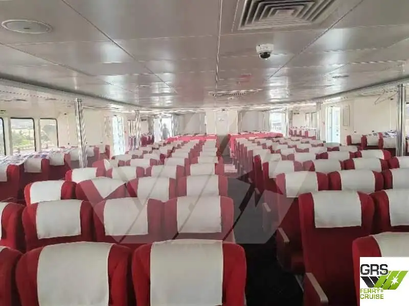Tàu du lịch để bán