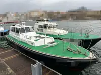 Tàu dẫn đường để bán
