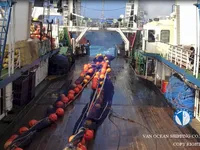 Tàu kéo lưới để bán