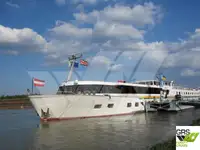 Tàu du lịch để bán