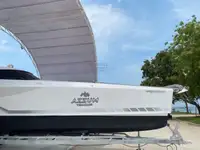 Tàu du lịch để bán
