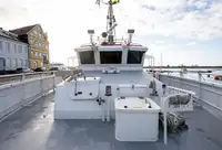 Tàu chở thủy thủ đoàn để bán