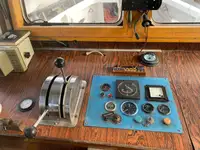 Tàu làm việc để bán