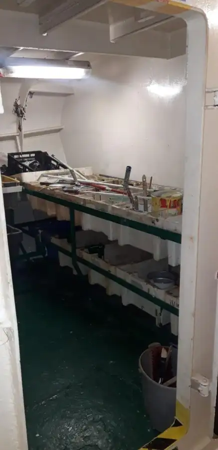 Tàu tuần tra để bán