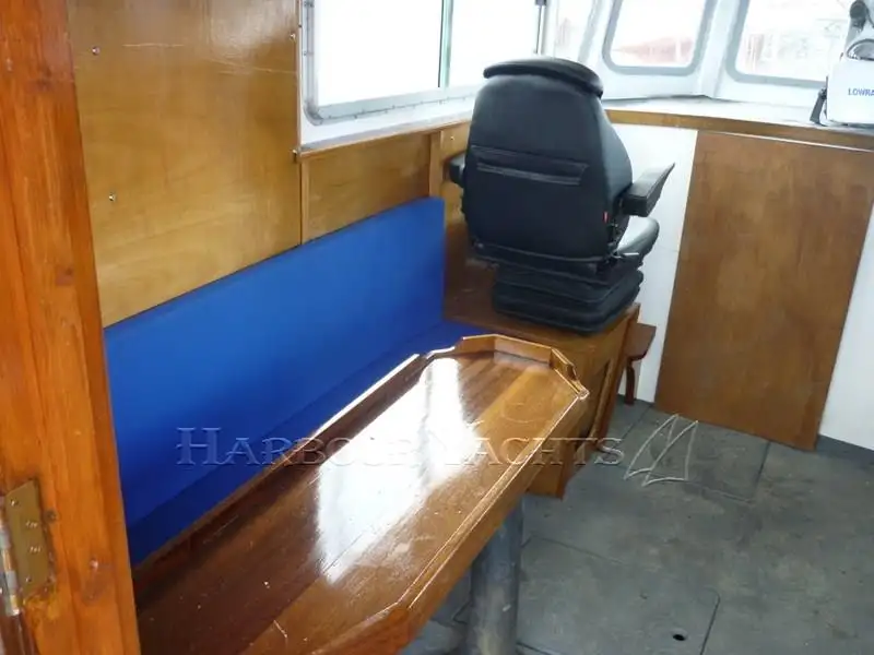 Tàu kéo lưới để bán