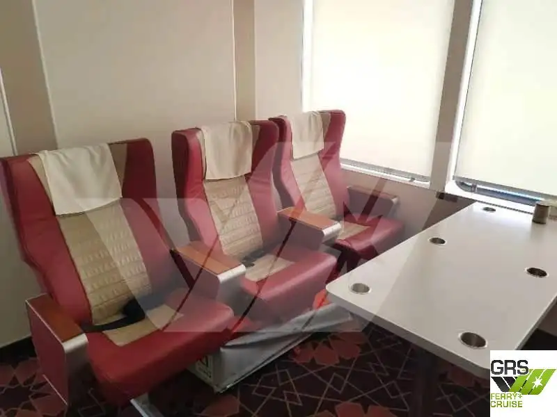 Tàu du lịch để bán