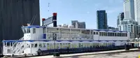 Tàu phà để bán