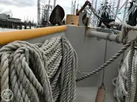 Tàu kéo lưới để bán