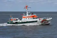 Tàu cứu hộ để bán