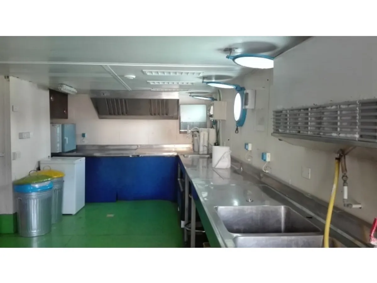 Tàu nghiên cứu để bán