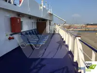 Tàu du lịch để bán