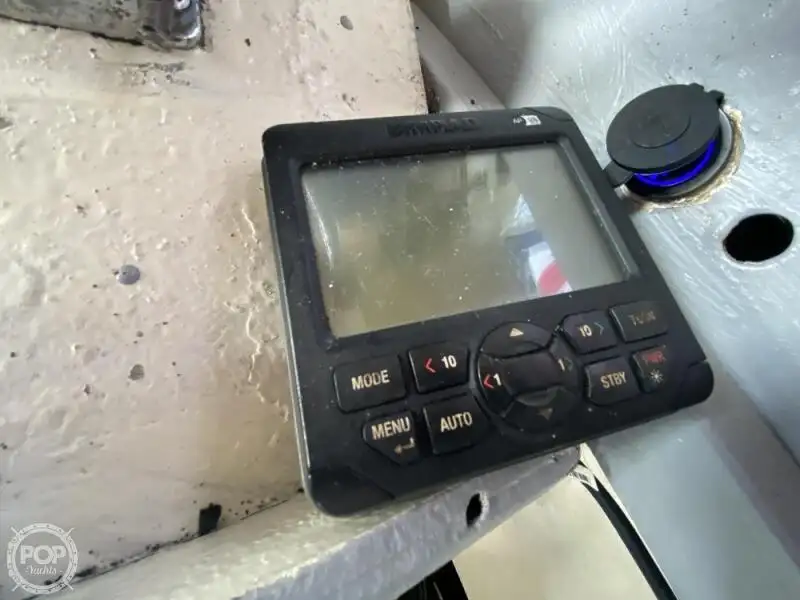 Tàu kéo lưới để bán