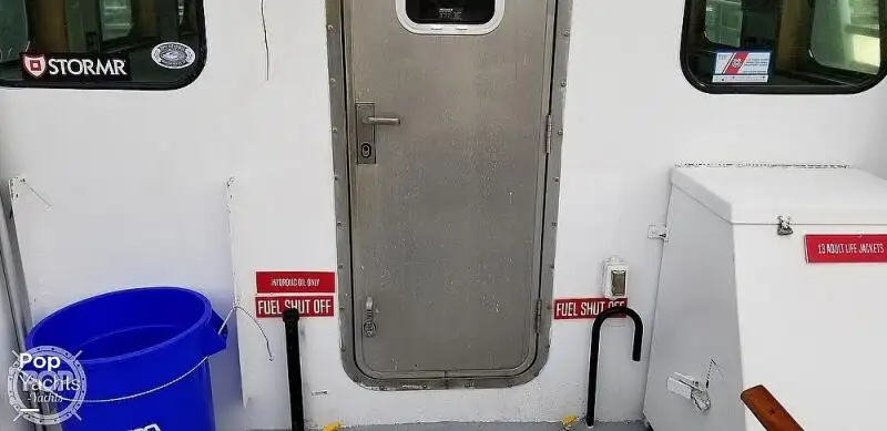 Tàu kéo lưới để bán