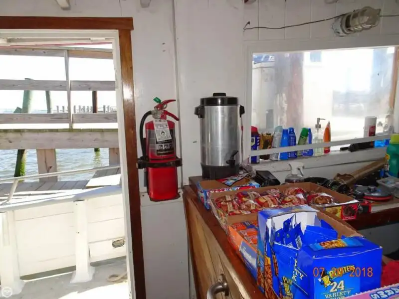 Tàu đánh cá để bán