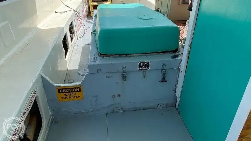 Tàu du lịch để bán