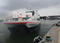 Tàu chở khách rao bán