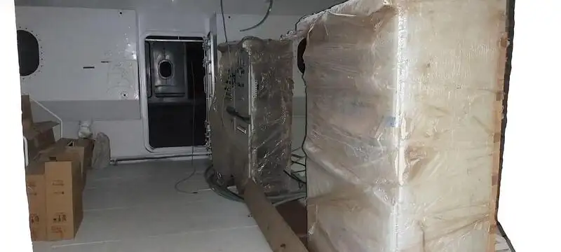 Tàu du lịch để bán