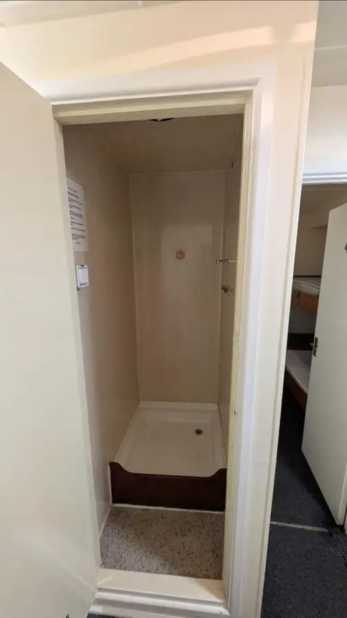 Tàu khảo sát để bán