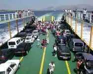 Tàu chở khách và hàng hóa để bán