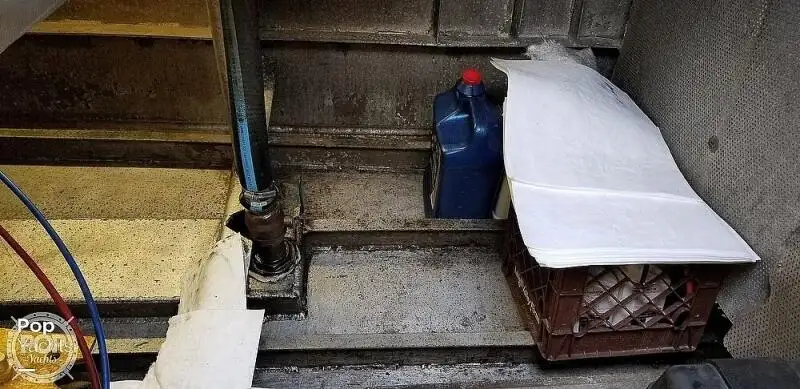 Tàu kéo lưới để bán