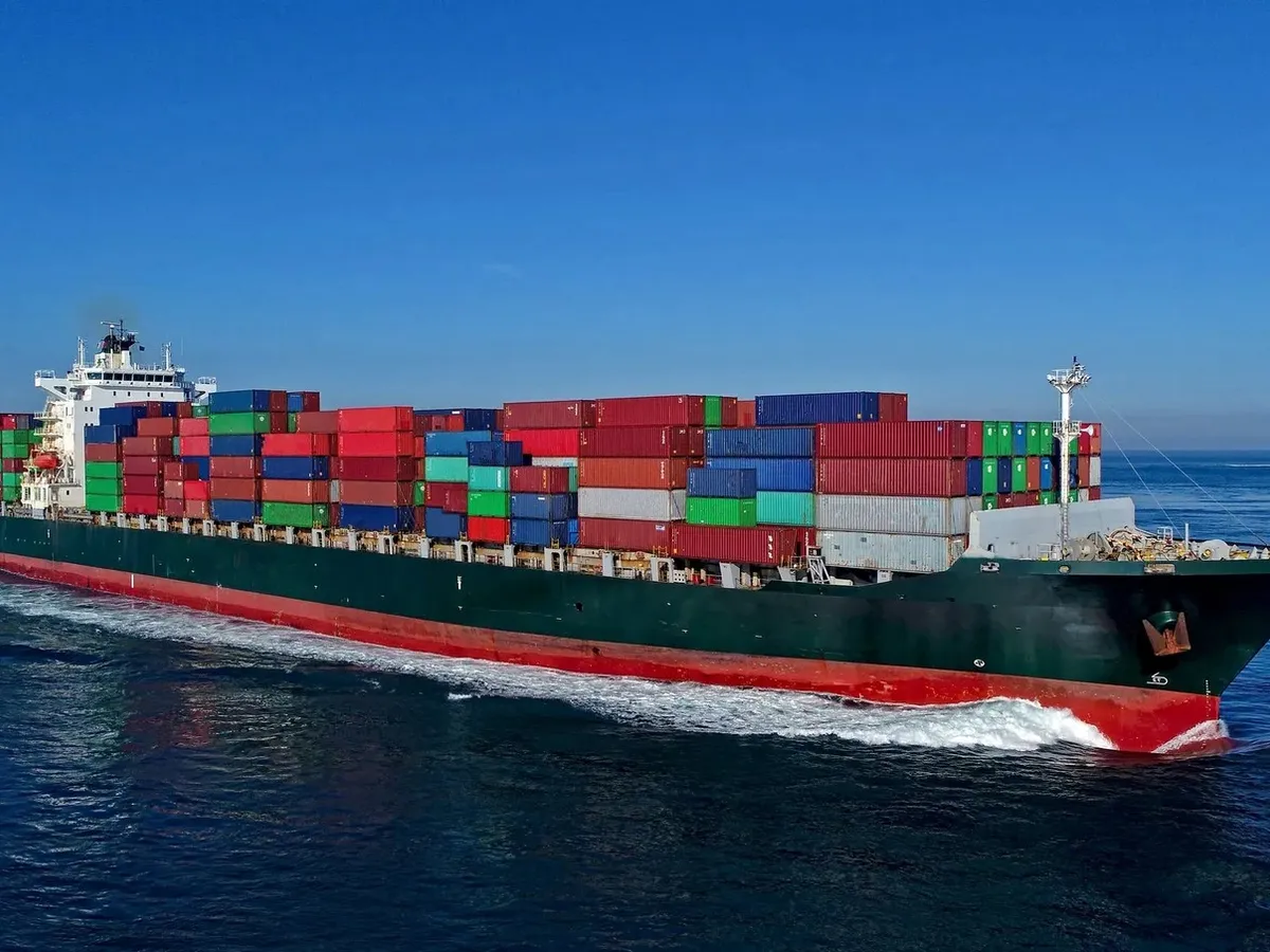Tàu container để bán