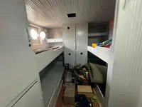 Tàu kéo lưới để bán