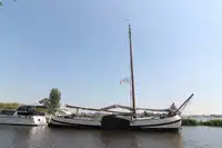 Sà lan để bán