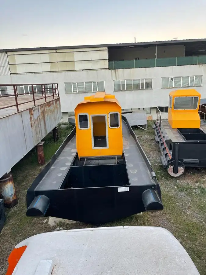 Tàu kéo để bán