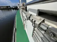 Tàu dẫn đường để bán
