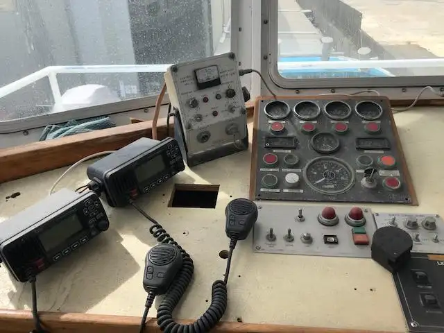 Tàu kéo để bán