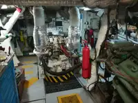 Tàu chở thủy thủ đoàn để bán