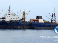Tàu kéo lưới để bán