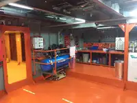 Tàu du lịch để bán