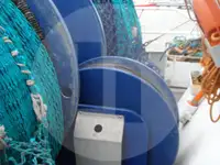 Tàu kéo lưới ngang để bán