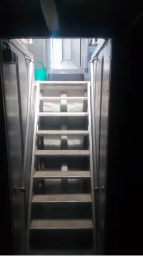 Tàu tuần tra để bán