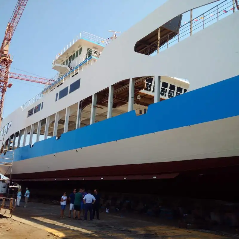 Tàu phà để bán