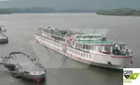 Tàu du lịch để bán