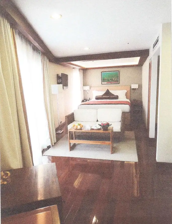 Tàu du lịch để bán