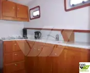 Tàu làm việc để bán