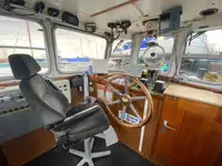 Tàu kéo để bán