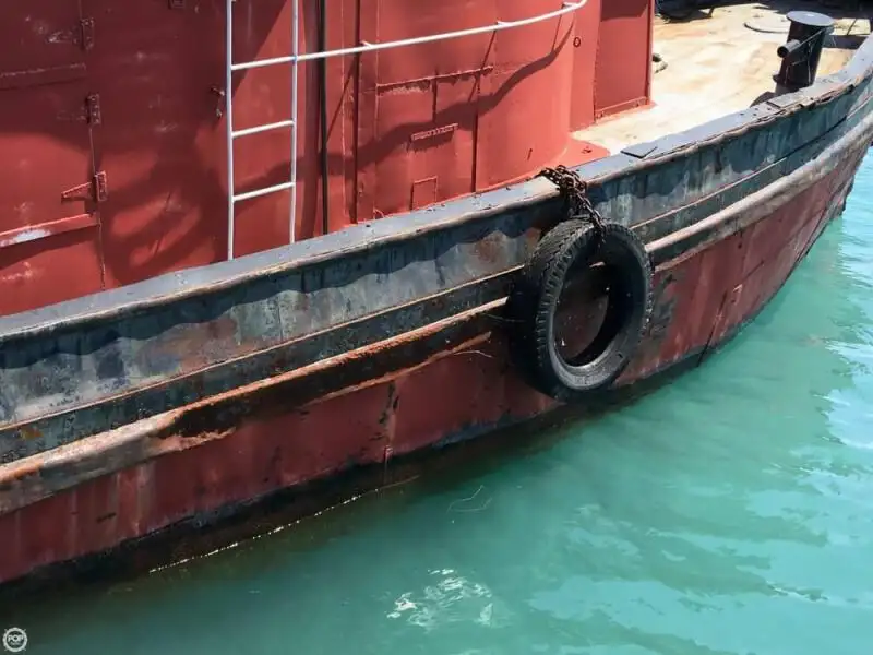 Tàu kéo để bán