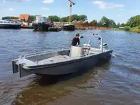 Tàu làm việc để bán