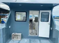 Tàu chở thủy thủ đoàn để bán