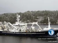 Tàu kéo lưới để bán