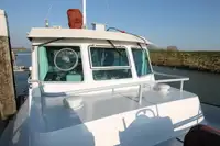 Tàu du lịch để bán