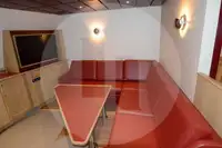Tàu chở cá sống để bán