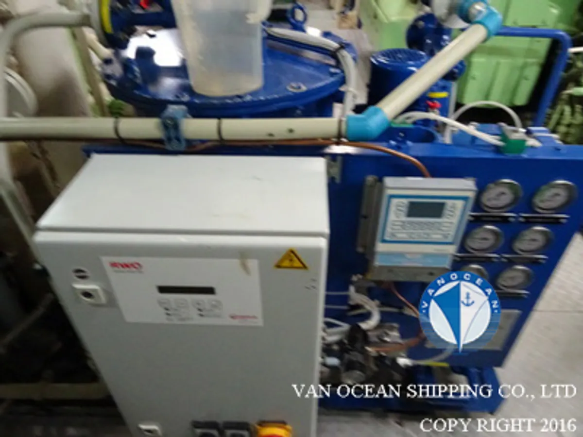 Tàu kéo lưới để bán