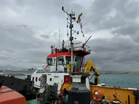 Tàu kéo để bán