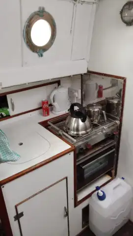 Tàu dẫn đường để bán
